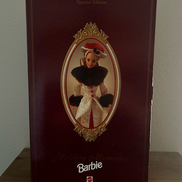 Holiday Memory Barbie - Picture 2 of 7